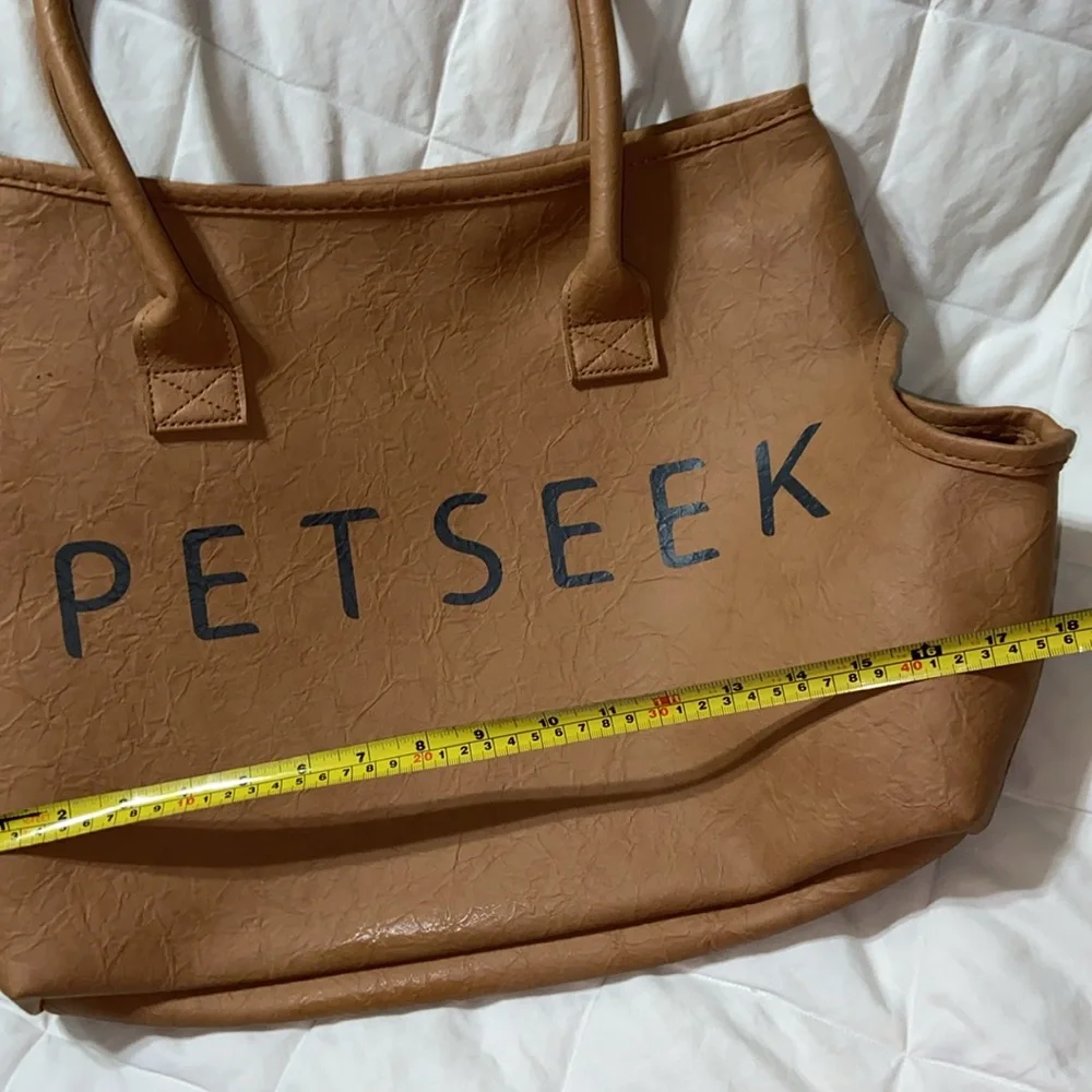 Like new Petseek pet dog cat carrier bag